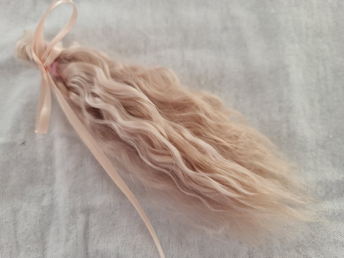 7gm Premium Champagne Blonde Light Wave Mohair Magical Realism Tender Strands